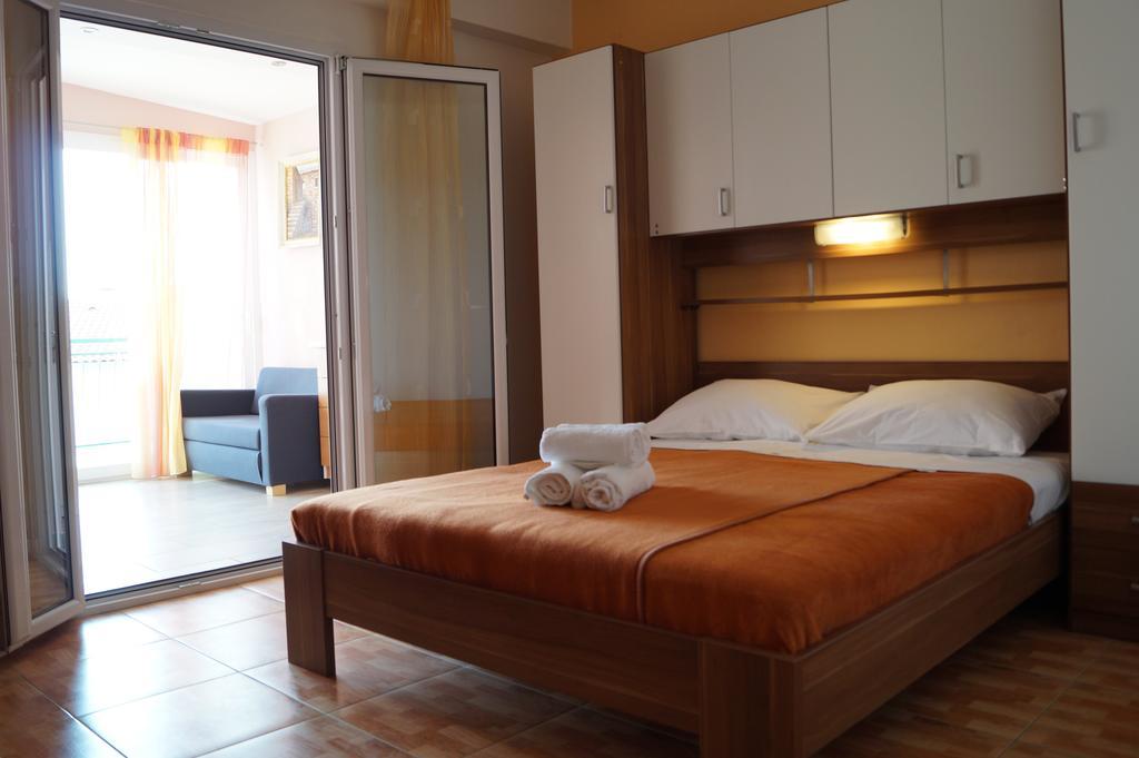 Apartments Mario With Private Parking Makarska Exterior foto