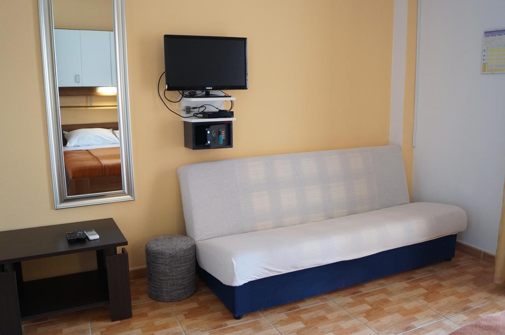 Apartments Mario With Private Parking Makarska Exterior foto