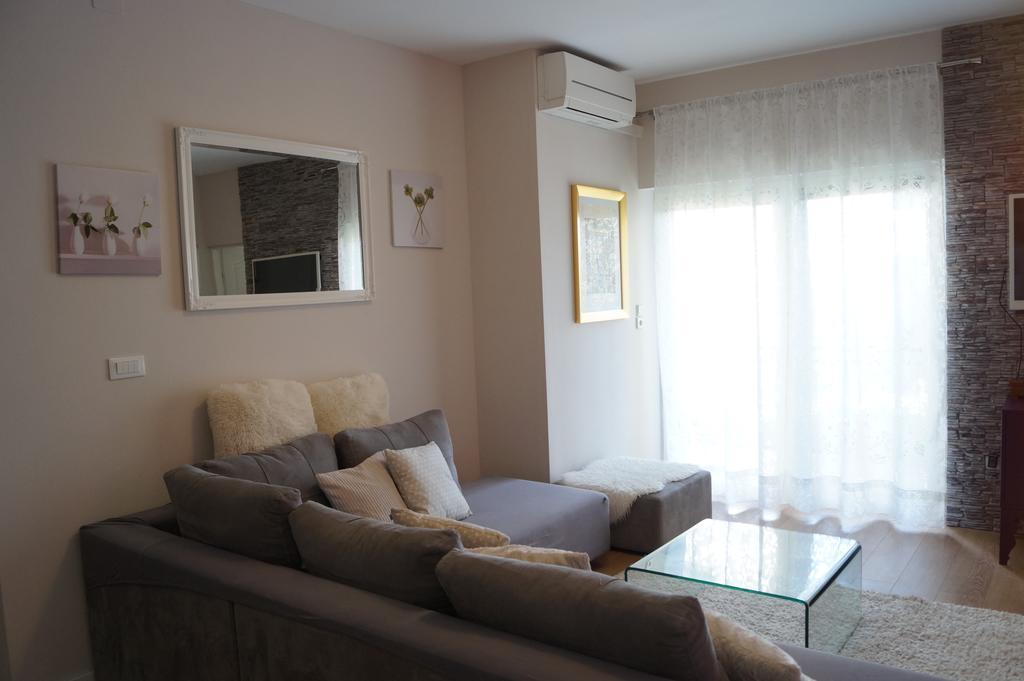 Apartments Mario With Private Parking Makarska Exterior foto