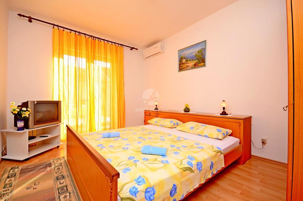 Apartments Mario With Private Parking Makarska Quarto foto