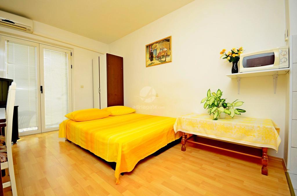 Apartments Mario With Private Parking Makarska Quarto foto